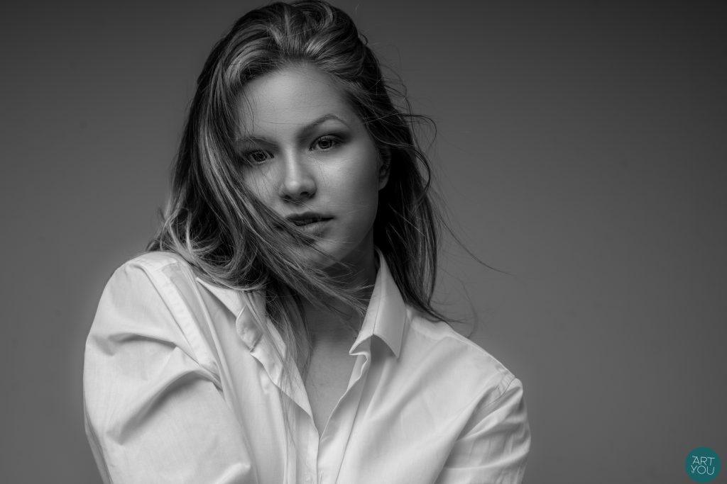 Zwart-witportret uit de studio van the ART of YOU